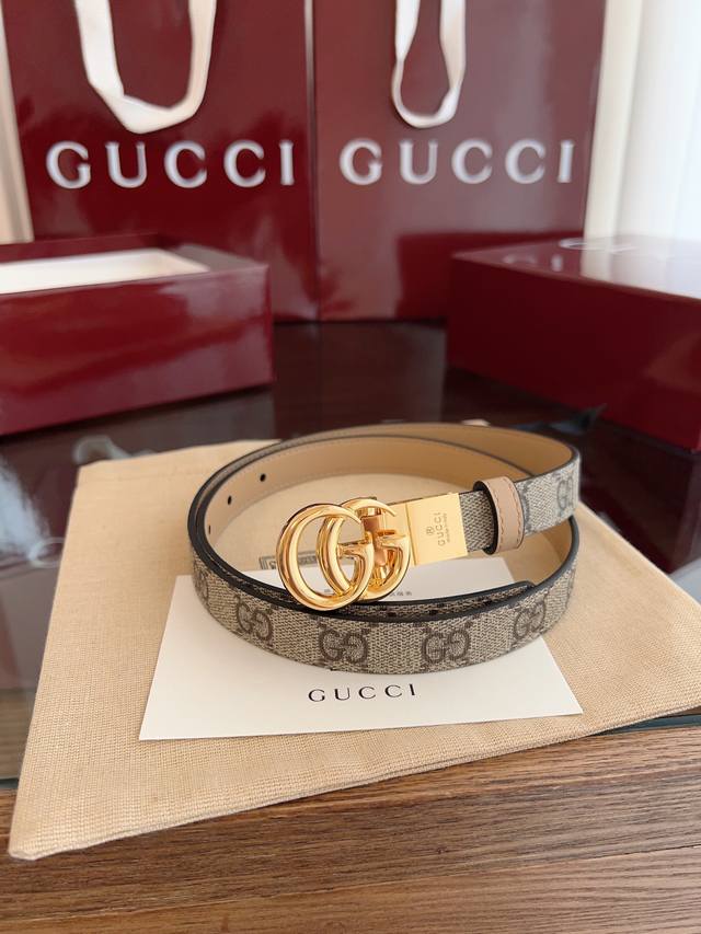 Gucci 2025最新专柜系列裸粉 款号 659418 92Tin 9257 双面进口原厂防水Pvc材质 比牛皮还耐用 宽度2.0Cm 可旋转亮金双G带扣