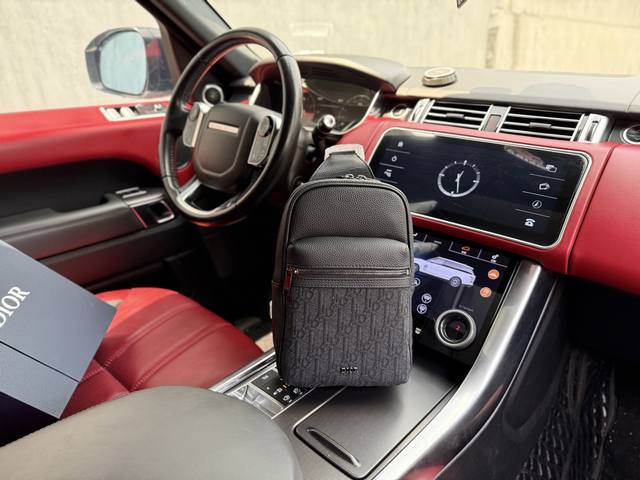 升级版 高端货 新款 “ Dior ”迪奥胸包迪奥斜挎包 Dior迪奥 Rider 2.0 可调节肩带 小牛皮 斜挎单肩胸包 男款 黑色 单肩斜挎胸包 男款原厂