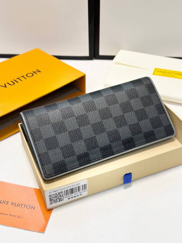 短 长 颜色 黑格灰尺寸 长19X10短12X10Lv官网同步经典款！超精细手工，信用卡槽 存放纸币和票据，可存放现金的带撑板隔层