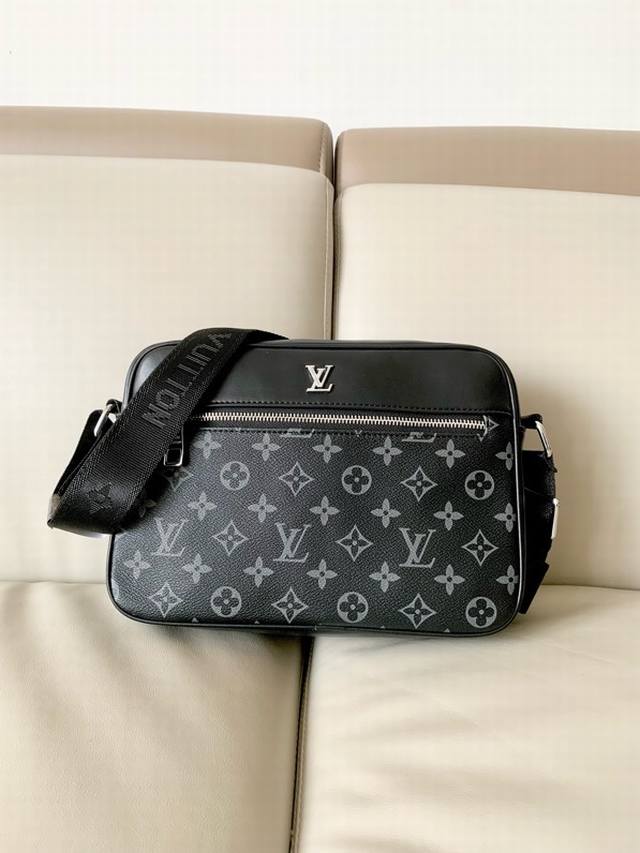 专柜正品有售 顶级原版质量 Lv男士斜挎包尺寸：27-19-7Cm原厂出品，必定精品重金打版复刻原版头层小牛皮复刻皮质柔软定制专柜原版五金完美工艺拒绝偷工减料，