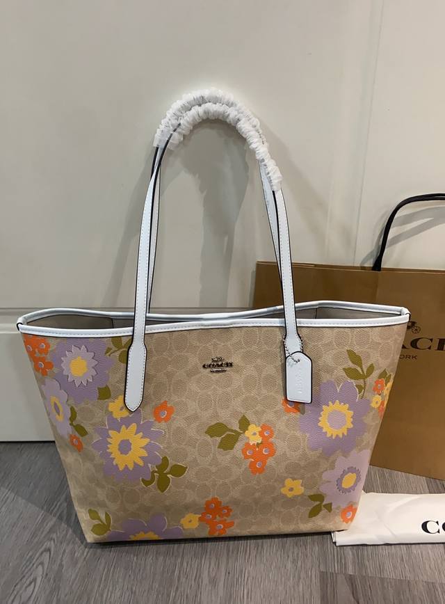 Coa*H City Cbg71 Tote水彩花朵印花托特包 夏季清新水彩花朵印花，磁铁扣设计，单面款，年轻时尚，大容量实用 尺寸33Cm。