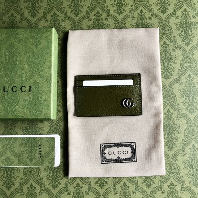 顶配版 G家正品开模制作，对版规格、对版内里做法，市场独家，图案已成为品牌标志之一，采用进口牛皮，简单大气，超大容量，非常实用，可拆卸意大利皮制腕带！内里侧面底