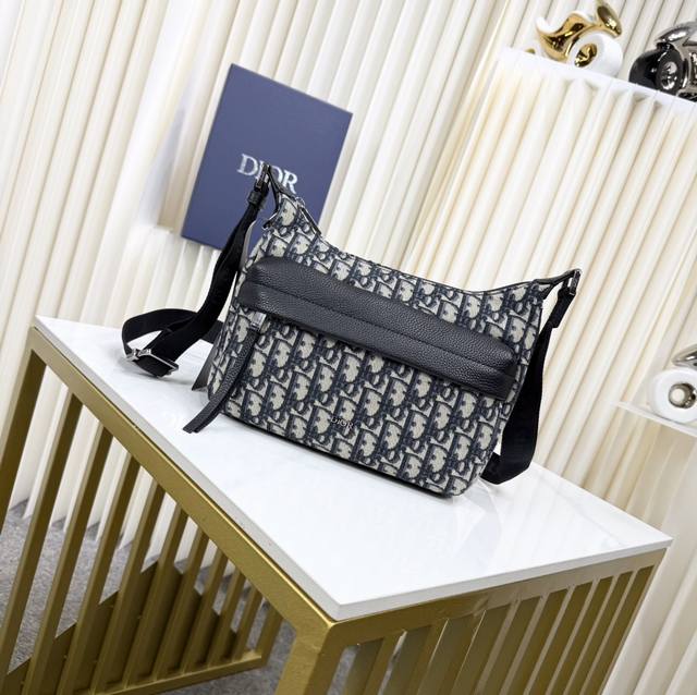 市场最高版本 原单品质 正品打版 保证进口头层牛皮，拒绝二层皮，拒绝超纤皮 小号 Rider Soft 水饺包米色和黑色 Oblique 印花面料搭配黑色粒面牛