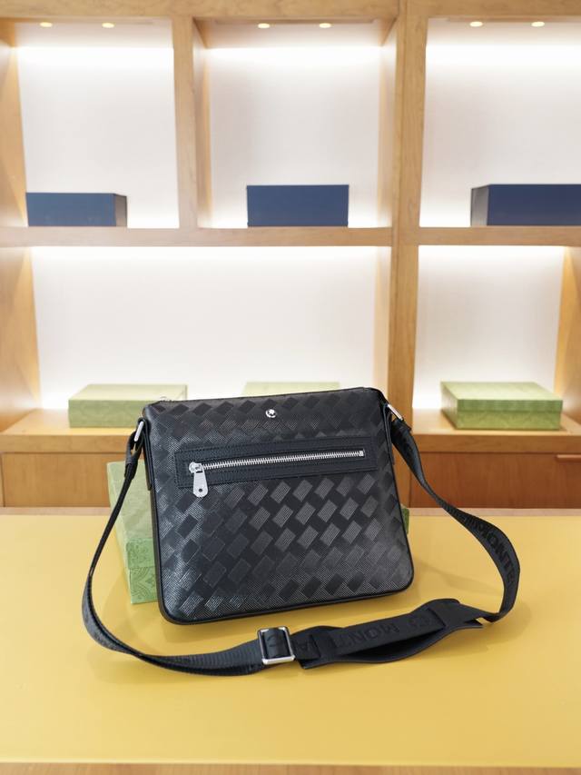 Mont Blanc 万宝龙 官网同步 高版本 斜挎单肩背包 永恒不过时的标志性产品 纯原单小牛皮 顶级五金制作 非市面普通版本 贸易公司订单货 全部实拍 实用