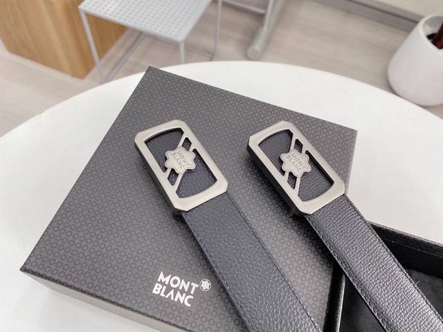 万宝龙 火遍全球的爆款带身采用牛皮 不同风格 [奸笑] 完美搭配 宽度3.5厘米 贵气而充满活力的品牌设计风格一针一线专业师傅全新打造 用完美搭配功力 衬托出你