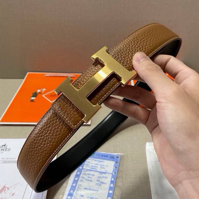 品牌：爱马仕Hermes 钢扣 等级：原单私货.进口头层牛皮黑底，专柜售、堪比正品！油边精致 电脑车线 手感柔软.实物拍摄无修饰 上身效果超好、长度不可裁剪.配