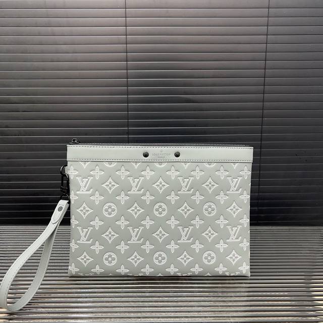 Louisvuitton路易威登Pochette To-Go黑色老花手拎包手拿包 信封包 经典百搭 实物拍摄 配送防尘袋 礼盒 20 X 30 Cm。