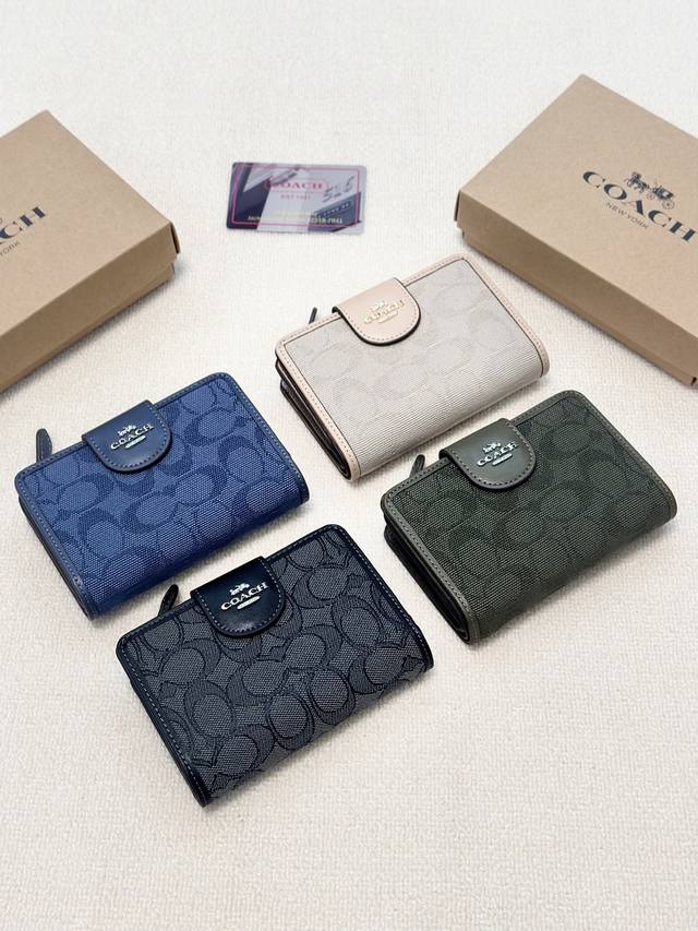 颜色 黑 蓝 绿 米尺寸 15X10蔻驰专柜款原版牛皮专柜新宠做工精细内阁丰富有尽有低调奢华