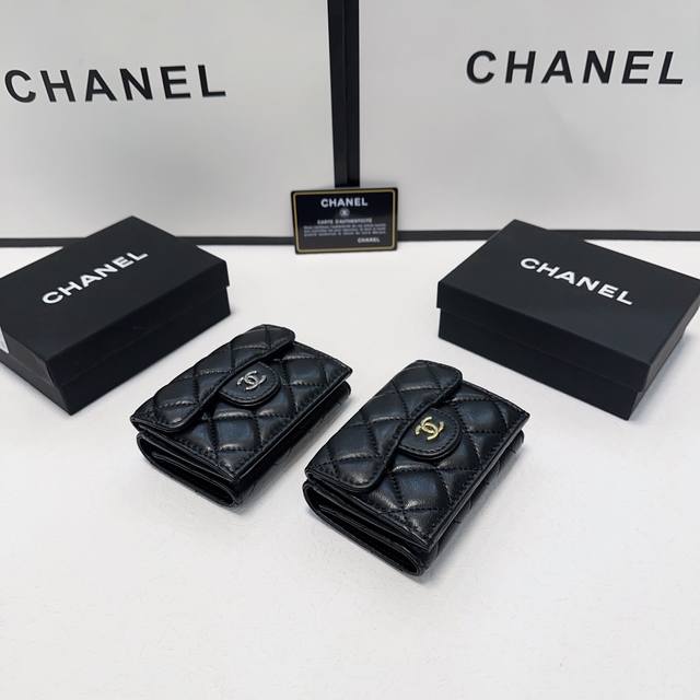 颜色 黑金 黑 银尺寸 10X7香奈儿新款两用钱包卡包，做工精细，小巧实用，多功能必备款！