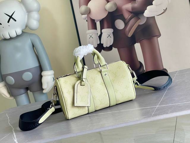 顶级原单M14078 浅卡其绿枕头包 本款 Keepall 25 手袋 取材 Monogram Eclipse Reverse 帆布，展现路易威登经典图案的优雅