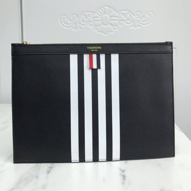 汤姆 布朗 款号：6682大号.Tb零钱包 男女可用[爱情] 出货 实物拍照、无添加任何效果 进口原版牛皮荔枝纹、超高清压印Logo标志、专用里料、专柜Tb五金