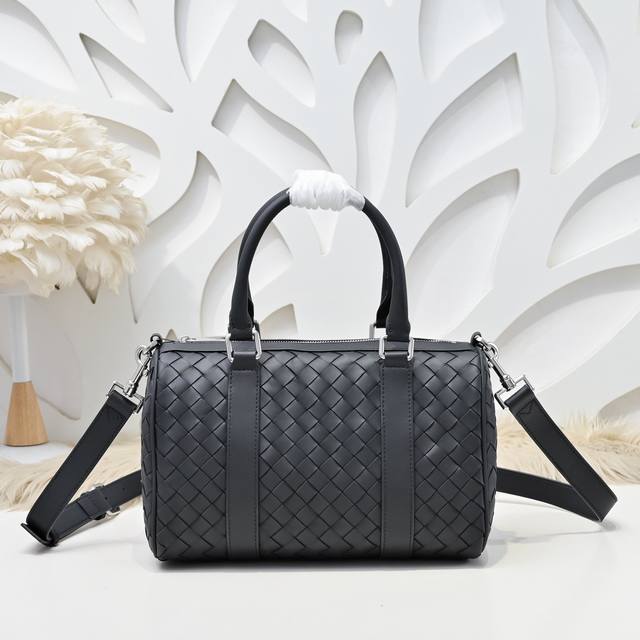 Bv-最新款手提包 斜挎包官网同步 采用顶级打腊胎牛皮 手感超赞 专柜原装五金 独特的设计风格 完美至极 细节做工精致 大气中有内涵 高端上档次 高品质尺寸：2