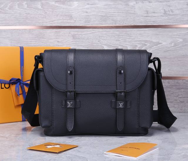 顶级原单 货M58476黑色全皮 邮差包系列 新款 Christopher 邮差包以 Taurillon 皮革重绎路易威登经典 Christopher 双肩包的