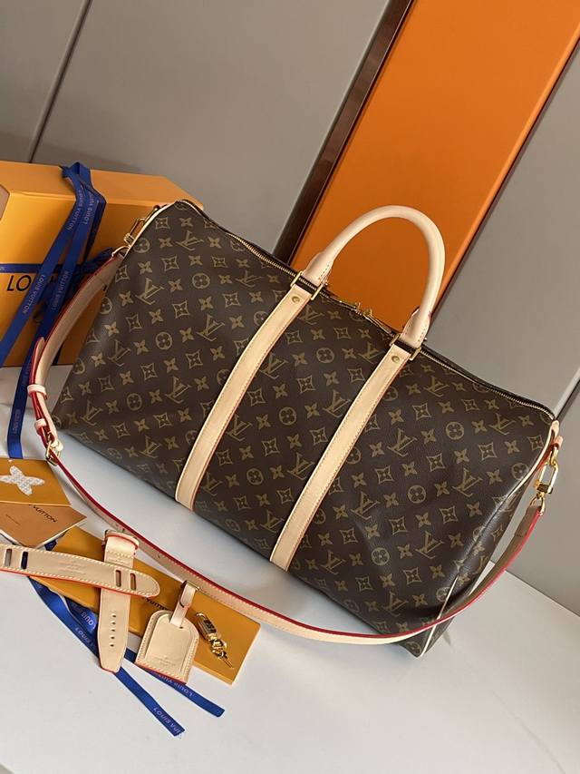 顶级原单原版开发，全钢五金 Keepall 50旅行袋，由全新标志性黑灰Monogram Eclipse帆布裁制而成。自1930年以来，Keepall系列包袋陪