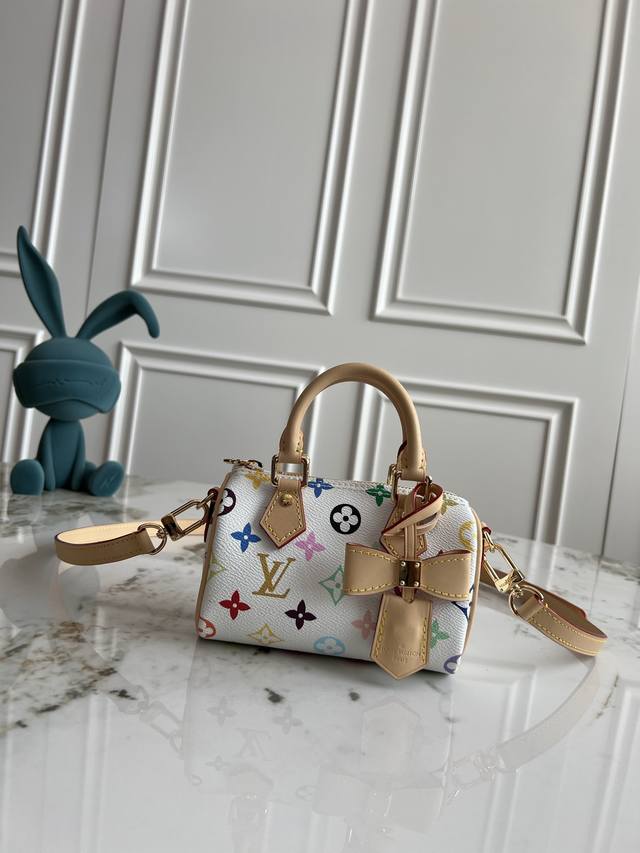 顶级原单，变码芯片M13391白彩，M13406黑白本款 Nano Speedy 手袋选用 Monogram 涂层帆布和牛皮革饰边塑造玲珑构型，以明丽色彩演绎路