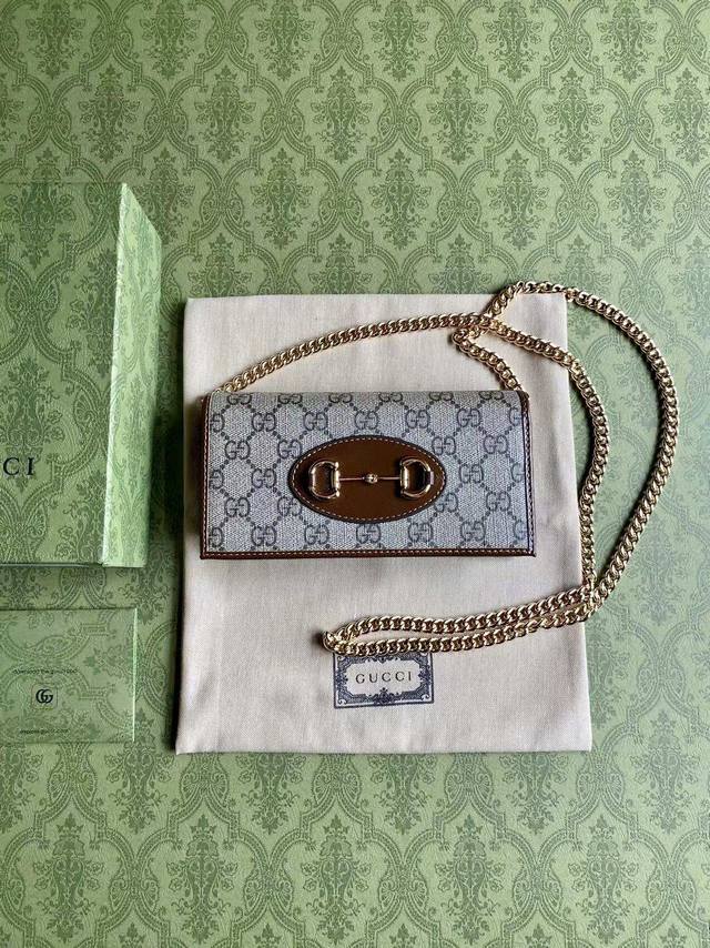 顶配版 年新款1955 马鞍扣Woc现货独家拍摄，手机. 卡. 口红. 钥匙...必带小物件一包搞定，还有拉链隔层。卸下链条还可以当手包使用。型号：621892