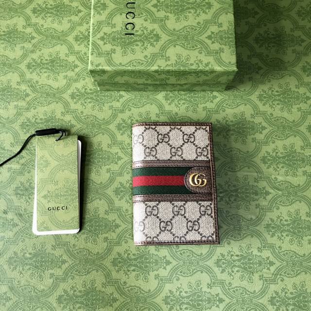 顶配版 G家新款卡包，实物实拍、采用Supreme高级人造帆布配以标志性图案与条纹织带海外顶级五金精制而成！型号：597620 Pvc啡！尺寸: W11×7Cm