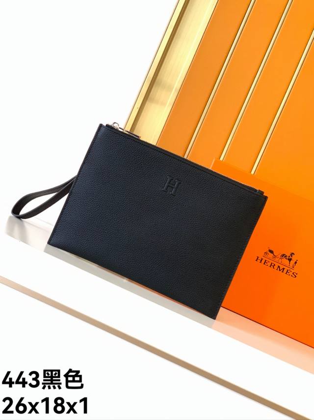 手包型号：443#黑色顶级原单货爱玛意大利专用头层牛皮，手感超级柔软细腻，质感高端有档次，绝对高端货。高纤维布裡，专柜五金配件，质量超赞。尺寸：26X18X1-