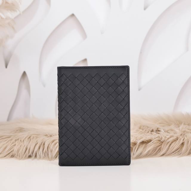 Bv-最新款男士钱包原单品质 官网同步 采用顶级打腊胎牛皮 手感超赞 专柜原装五金 独特的设计风格 完美至极 细节做工精致 大气中有内涵 高端上档次 高品质尺寸