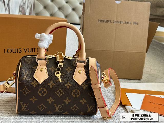 全套包装芯片版Lv Speedy20枕头包新款Speedy20，宝藏尺寸，因为20的尺寸不大也不小，容量也特别对于嫌弃Speedy25太大，Nano16Cm 又