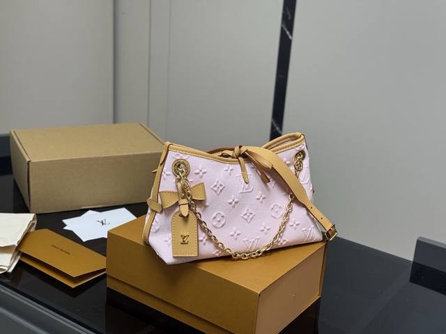 配折叠盒飞机盒Size：26*17Cm Lv 最强者Carryall，可爱休闲都Ok哈Carryall是真的强！性价比无比在线了 搜索Carryall 蝴蝶结