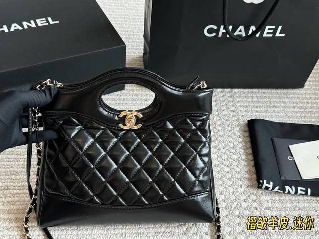 迷你 配盒 油蜡羊皮Size：22*23 Cm小香家 23A值得入手的可可爱爱的横版31Chanel又又又复刻了新款31Bag出了Minisize这谁顶得住小香