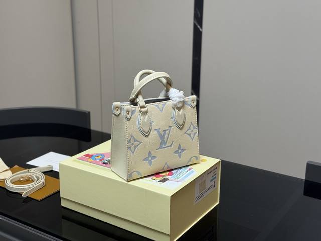 折叠盒Size：18*15Cmlv 迷你Onthego也太可爱了吧！小小的一支但是容量很大哦Max完全没问题