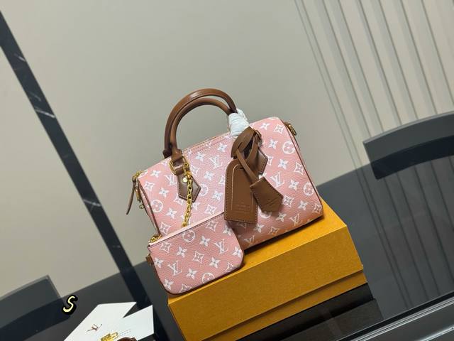 配折叠盒飞机盒Lv Speedy 25草莓奶昔让New Bond Street Lv所有Sales惊呼的包包临走时还叮嘱我一定要挂满Labubu 好吗好的回家就