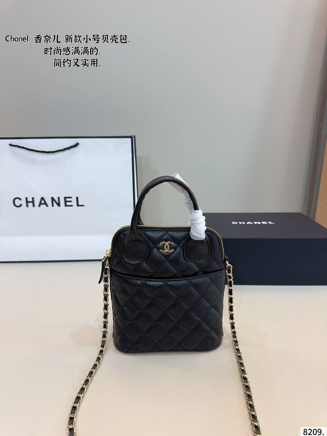 配礼盒.香奈儿Chanel 手工坊贝壳包.令人一眼钟情双C Logo太吸睛了经典又特别 皮质很耐用哦不论单肩斜挎是真香～又酷又随意是漫不经心的酷女孩啦~尺寸：1