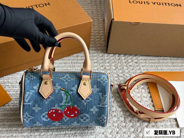 复刻版 配礼盒 复古单宁包Yyds随性又时髦时髦的复古牛仔面料也太好看了吧收到迫不及待背出去看展拍美照柔软轻便的牛仔面料随性时髦又街头特意选了经典的Nano S