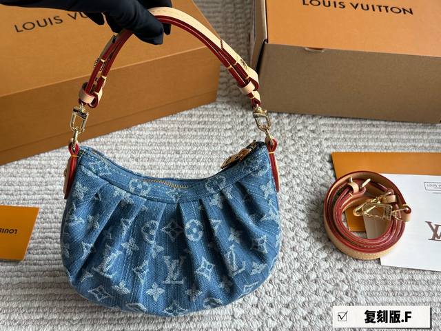 配盒Size：22 15Cm今年牛仔又出啦L家丹宁牛仔腋下包！念念不忘！