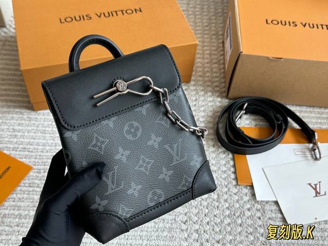 折叠盒包装礼盒M80327 Steamer Nano手袋本款小巧的Steamernano手袋饰有路易威登好友卡通人物刺绣贴饰。老花黑皮链条 迷你背包挎包Oo[握