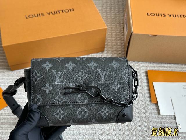 配盒Size：18*13Cml家 Steamer Trunk百搭黑色入手了个男包性价比真的很高送男朋友的小姐姐们可以安排了搜索：Lv Trunk