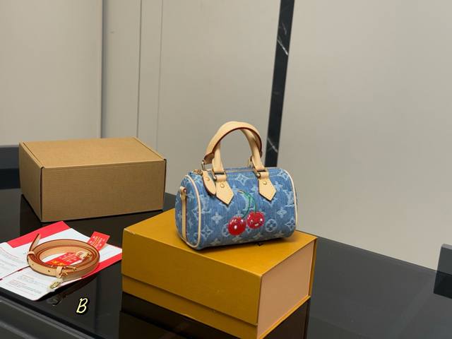 新款 配折叠盒飞机盒 Size：16*12Cm Lv Speedy Nano 代购渠道台湾客定牛仔+纲五金+变色皮肩带可以拆卸和调节长短哦！