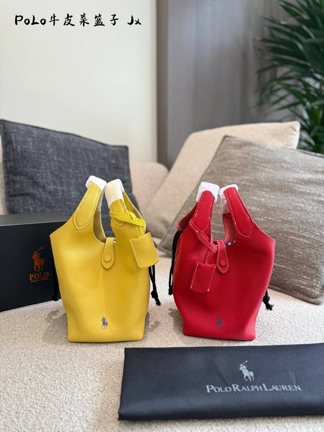 超美Ralph Lauren家的“菜篮子”，定价很美丽来自Polo Ralph Lauren春季系列的新款托特，配色与尺寸多到选择困难..小号额外配有一根可拆卸