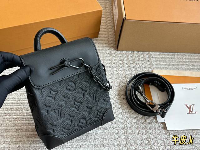 牛皮 折叠盒包装礼盒M80327 Steamer Nano手袋本款小巧的Steamernano手袋饰有路易威登好友卡通人物刺绣贴饰。老花黑皮链条 迷你背包挎包O 牛皮 折叠盒包装礼盒M80327 Steamer Nano手袋本款小巧的Steamernano手袋饰有路易威登好友卡通人物刺绣贴饰。老花黑皮链条 迷你背包挎包O