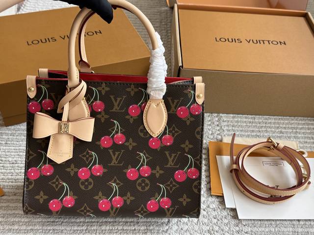 配盒Size:25*20Cm 小 质量超好 懂货来 真的是太高级啦!新款Onthego 托特包托特包真的好好看~自带挂件超适合小甜妹手拎单肩斜挎都可以~搜索 L 配盒Size:25*20Cm 小 质量超好 懂货来 真的是太高级啦!新款Onthego 托特包托特包真的好好看~自带挂件超适合小甜妹手拎单肩斜挎都可以~搜索 L