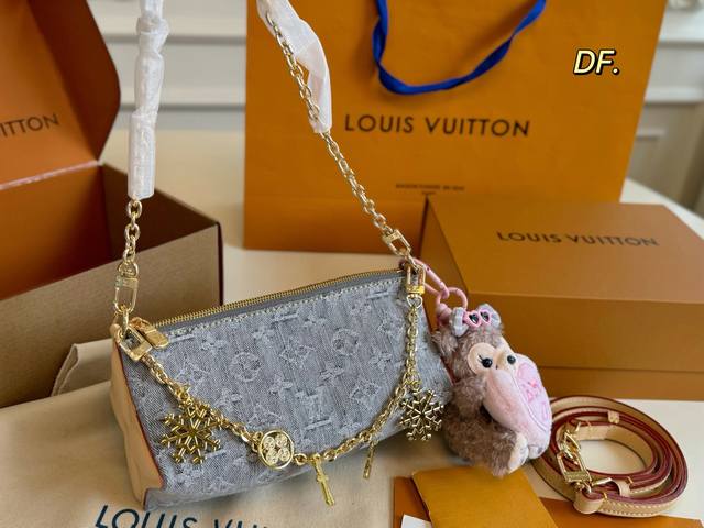 折叠盒飞机盒挂件 Size:22×13Lv路易威登新款牛仔老花链条杨桃包它的设计非常独特 像一颗饱满的杨桃小巧精致,给人一种甜美的感觉空间超可,能满足日常出街简 折叠盒飞机盒挂件 Size:22×13Lv路易威登新款牛仔老花链条杨桃包它的设计非常独特 像一颗饱满的杨桃小巧精致,给人一种甜美的感觉空间超可,能满足日常出街简