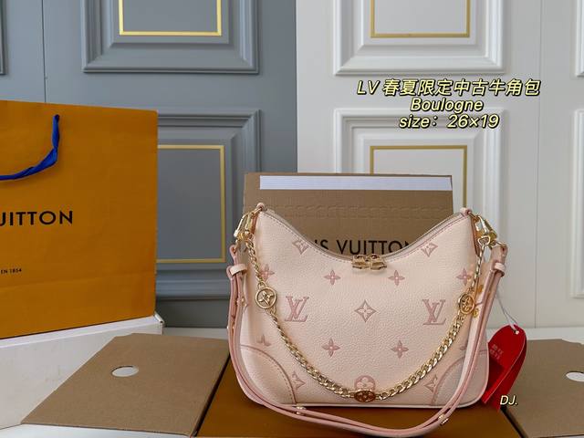折叠盒飞机盒 Size：26×19Lv路易威登春夏限定Boulogne中古牛角包经典老花配色，款式百搭！包身轻，不显臃肿两款肩带，背法多样～超级好搭配，实用性美