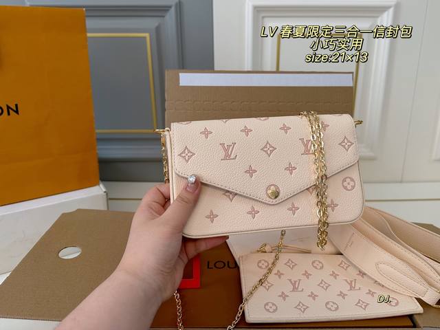 折叠盒飞机盒 Size：21×13Lv路易威登春夏限定三合一信封包链条随意拆卸调节，满足任何喜好需求！性价比实用率都超高，小巧又实用经典设计超百搭，任何年龄层都