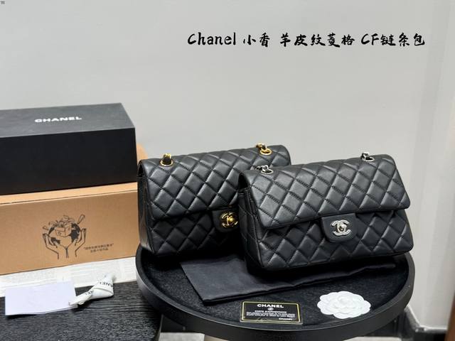 礼盒包装香奈儿Chanel Cf链条包 羊皮纹 气质与经典的神包女孩纸都知道这款包就算是不知道名宇那么样子你一定也见过。很多东西可以模仿,唯有气质模仿不了入香奶 礼盒包装香奈儿Chanel Cf链条包 羊皮纹 气质与经典的神包女孩纸都知道这款包就算是不知道名宇那么样子你一定也见过。很多东西可以模仿,唯有气质模仿不了入香奶