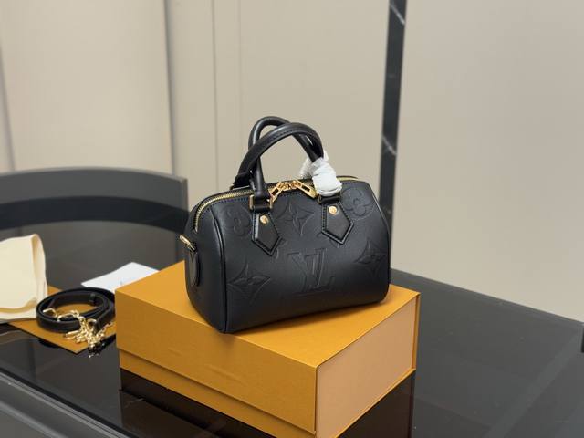 配折叠盒Size:21.15Cm Lv Speedy20新款黑色枕头包搜索 Lv 枕头包 配折叠盒Size:21.15Cm Lv Speedy20新款黑色枕头包搜索 Lv 枕头包