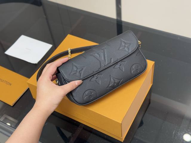 配折叠盒Size：22*12Cmlv 新晋爆款Ivy Woc出道即巅峰 双链条设计的麻将包可斜挎可单肩可手提内置卡槽 可爱好用！