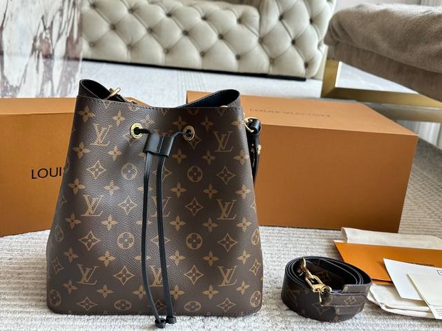 配宽肩带 配盒高品质 日常最推荐L家 水桶包Noe水桶 此款水桶质感软 尺寸：26Cm斜挎 单肩更舒服搜索Lv 水桶包