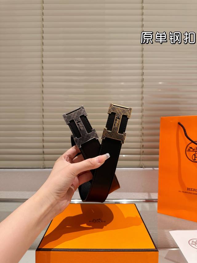钢扣 高版本！腰带 爱马仕牛皮皮带～热门款 男女通用皮带里面最火的版本啦～质量很好 全套包装！五金绝对不褪色 皮带头和专柜一样的哦～ 配礼盒手提袋发票