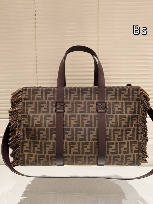 牛皮版本 尺寸：43.28 盒F家 芬迪Fendi Peekabo 购物袋经典的Tote造型！托特包