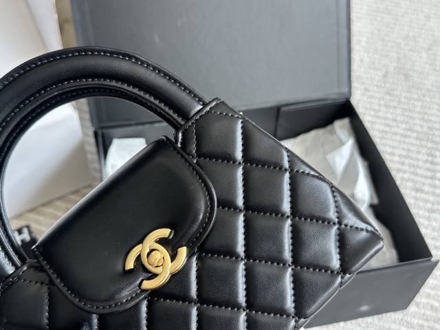 Chanel23Kkelly. 上身图来咯Chanel新款23K最火的一只包包来咯大号Size完美手机妥妥放下真的复古到不行实物超级精致优雅有种巴黎女人的味道