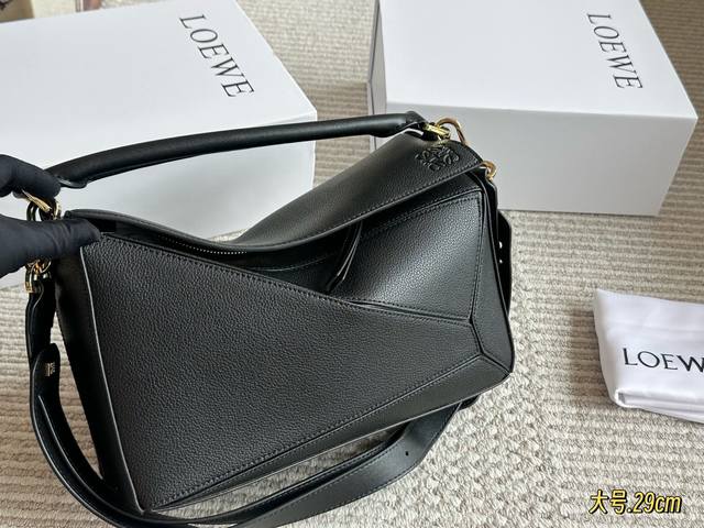 配盒 大号 升级版 尺寸：29*18Cmloewe 几何包Puzzle 真心是不能错过的，牛皮品质！完全Hold住！手感么么哒！几何包！