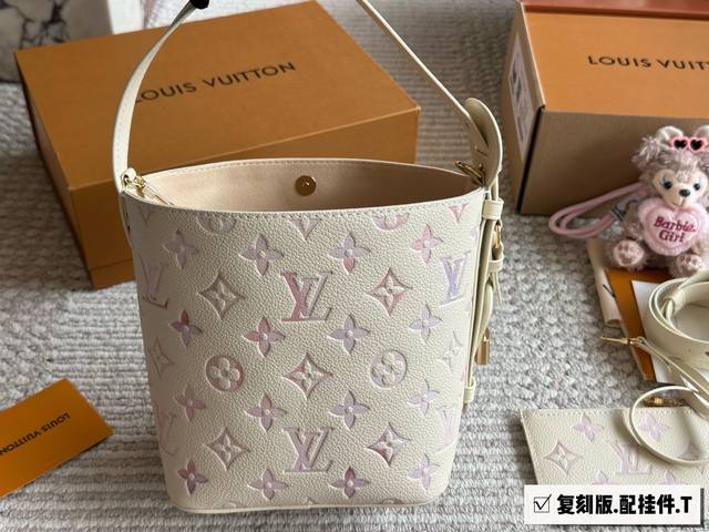 配盒Size:18*16Cmall In Bb重磅来袭新色 这谁看了不迷糊呀 Allinbb夏日新色好清凉新颜色好好看清爽的配色好适合夏天多幅面孔L家 Aii