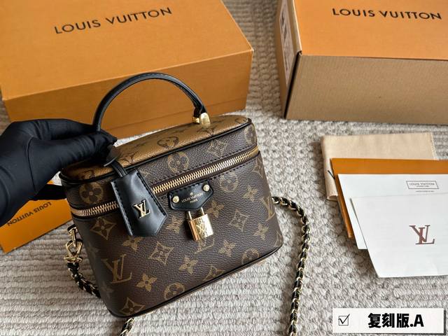 配盒 复刻版Size：19*14Cml家 Vanity 小箱子25Ss 新款哦相比老款的Vanity化妆包，这个25款可就更加圆润精致了超级方便实用！